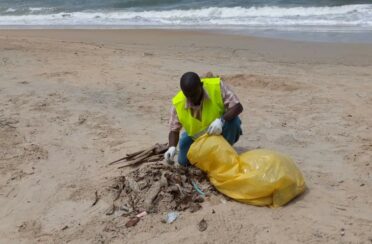 event image 1618264144 nettoyage plage de la sabliere