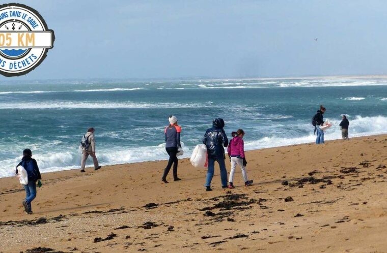 event image 1706878232 nettoyage de plage de littoral a la plage de penthievre